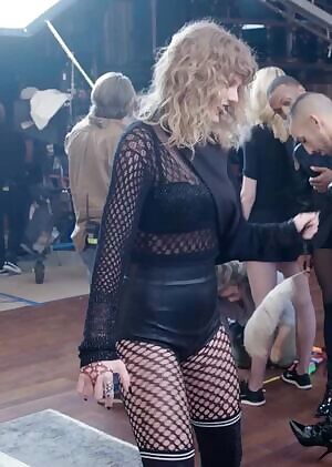 Taylor Swift looking like a perfect little slut. Would love her to rub that ass against my cock.