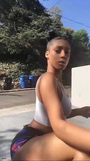 It's A Bootyful Day In The Neighborhood!