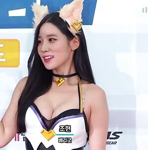 Kpop idol Johyun as K/DA Ahri