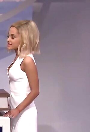 Ariana Grande's impression of Jennifer Lawrence