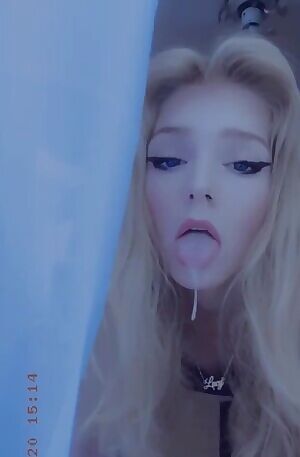 trying to lure you into my bed~*