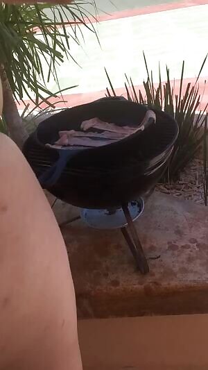 Had to grab that ass while she was cooking bacon