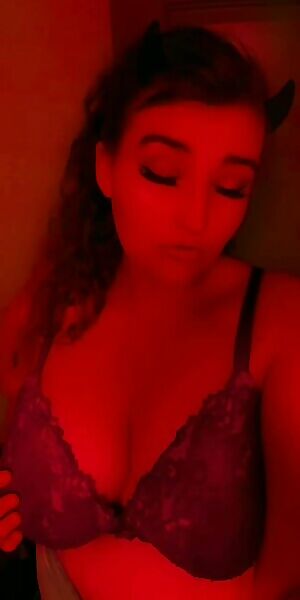 Heres a special gif for those sorting by 'recent' 😈💋