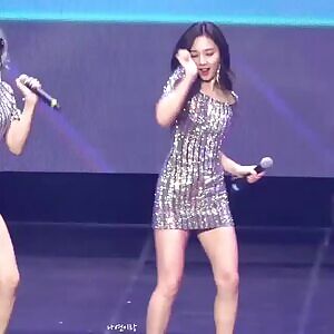 TWICE - Jeongyeon and Nayeon