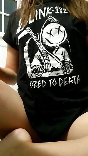 Trying to do a titty drop with these lemons 😂😂