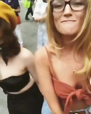 Really horny for Maisie Williams tight little body