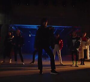 Twice Momo is so incredibly hot..