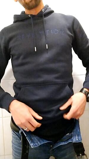 Finally find out the handsfree function on my phone 😋 37M Amsterdam