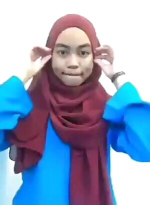 Cute Hijab Girl Showing Her Tits 🧕🏼🔞