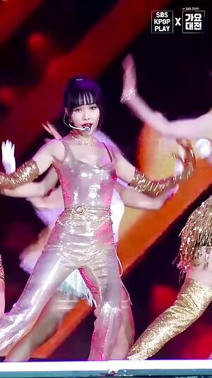 Gfriend Yuju's beautiful little boobs!