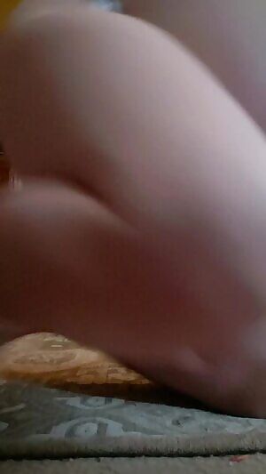 35 weeks pregnant and almost ready to POP. let's play 🥰 fetish friendly add me on or Onlyfans @happigirlie