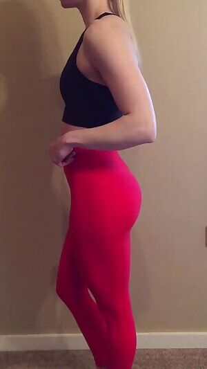 For the guys at the gym that stare and wonder what I look like under my leggings😘