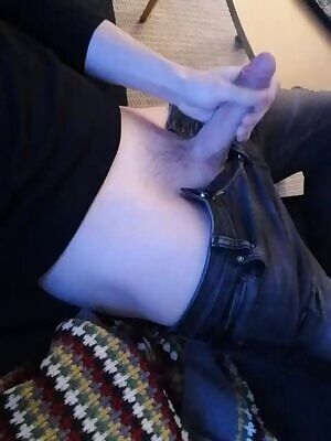 Hungover and horny after a heavy night 🍆