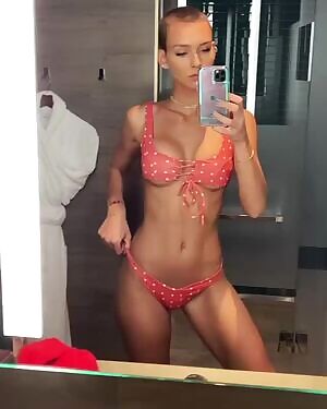 Short-haired Rachel Cook is such a hottie - love the buzz-cut.