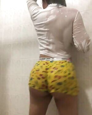 Shower twerk