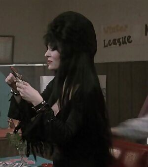 Cassandra Peterson - Elvira Mistress of the Dark