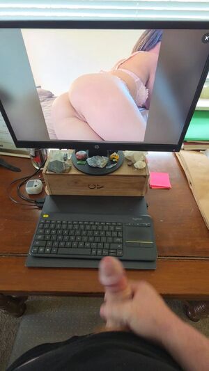 Solo Babe Big Ass Pussy r/TributeMe