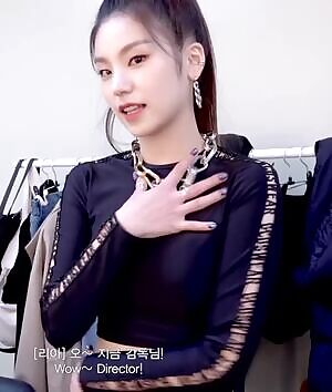 YEJI + Bonus CHAERYEONG in comments