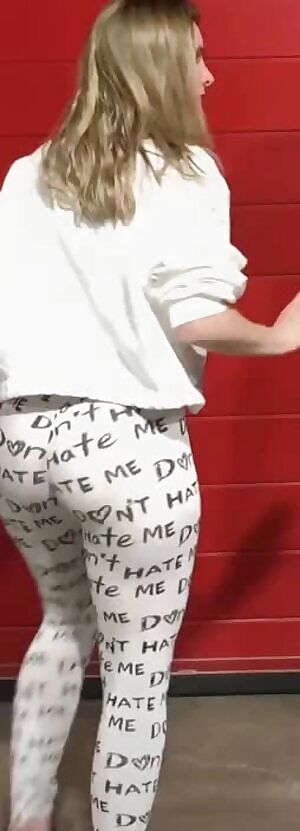 Lele showing how to twerk