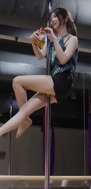 kaeun - pole