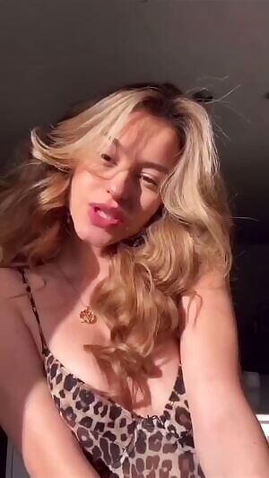 She squeezing we edging