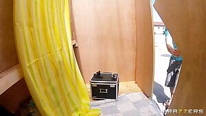 Jynx Maze Lemonade Stand