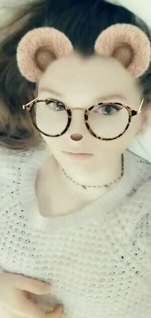 Braces mouse flashes her boob for internet validation!