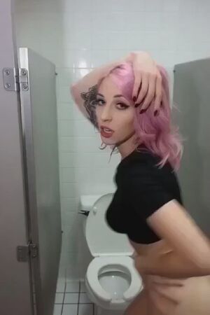 Pee Swallowing Golden Shower Peeing Piss