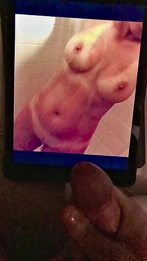 For the hottest MILF ever! Loved cumming on her perfect tits💦💦