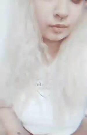 My twitter is now available. Let's talk a little? I want to liven up your days. ♡ Twitter: @itslulle