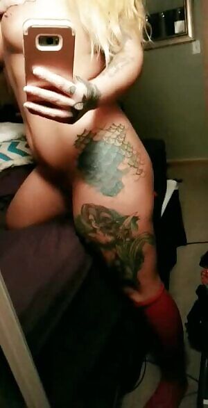 Bend me over and take me. Snapchat: cinnabun007