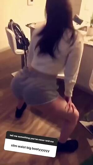 Slim body, phat ass - twerking in shorts