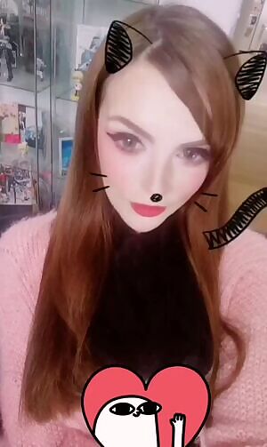 Cute Kat acting weird !