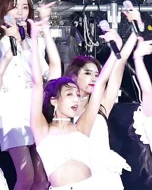 Yein's cameltoe riding you on stage