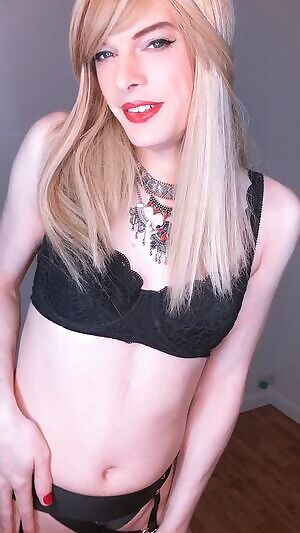 Ellie - Video from a photo shoot that I just had, first one in a while