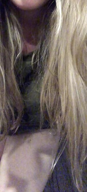 It’s too cold to show of my legs and cleavage outside, so i’ll just take it all off here instead