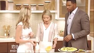 Kelly Ripa can be so erotic