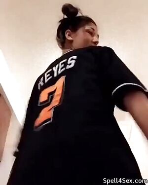 Not enough ass on this sub.