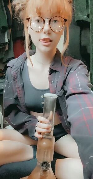 Hi riends! i feel cute today and i’m so glad to be done with work and i’m getting nuggets and wow i’m so happy rn 🥰🥰