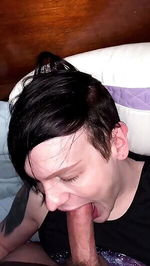 Waking up to my boyfriends big cock 😍