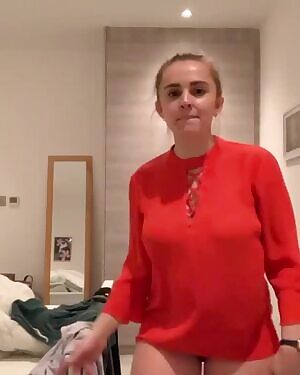 Bottomless bouncy dancing