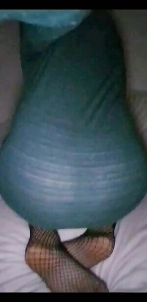 I'm so incredibly horny, I can't help but show off my bubble butt!