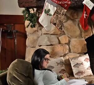 Ariel Winter going from flat to 32F is the greatest character development in TV history