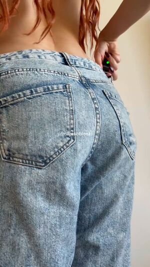 Booty in Jeans Amateur Ass Babe