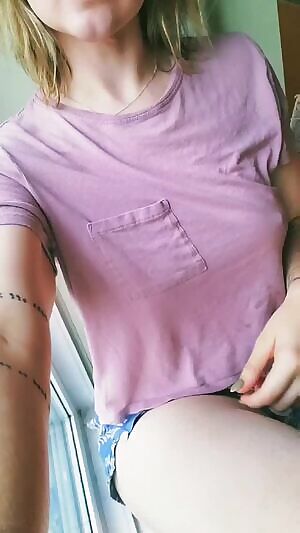 Does this lighting make my titties look pretty?