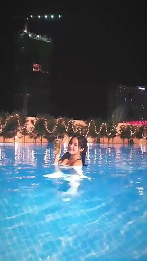 MOMOLAND Nancy in the pool
