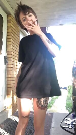 The messiest bed head wake and bake 🙄😂