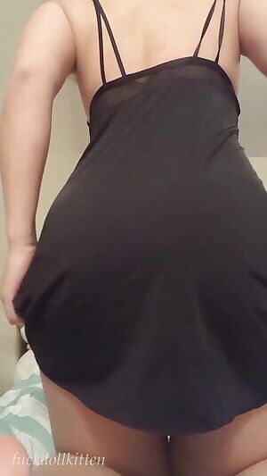 Pussy so wet it's glistening~