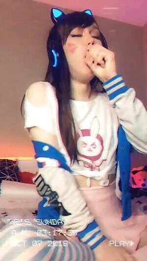 Camgirl dildo deepthroat