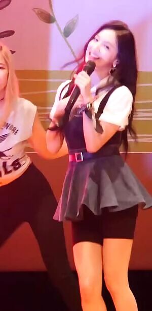 Cherry Bullet - Jiwon's Cameltoe